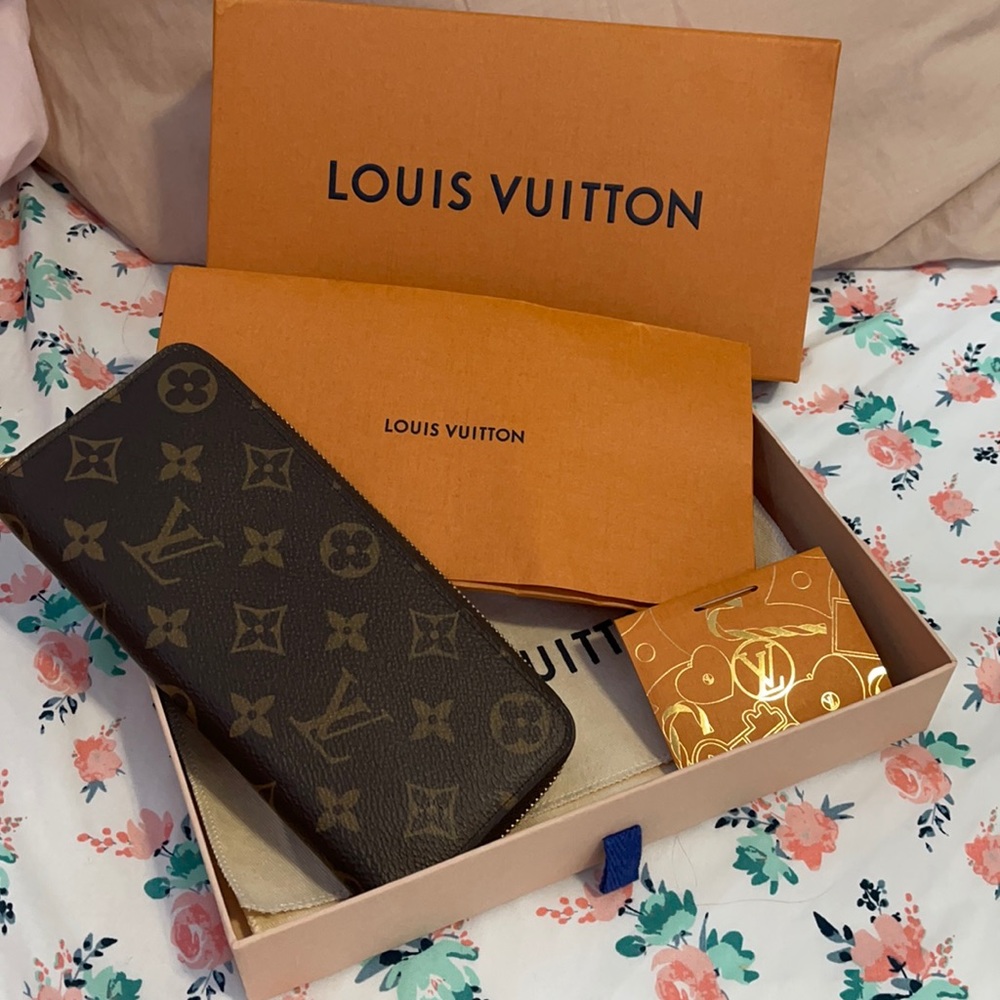 Louis Vuitton clemence wallet with pink interior
